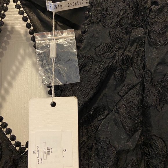 BLACK ROSE RUFFLE DRESS - Picture 4 of 4